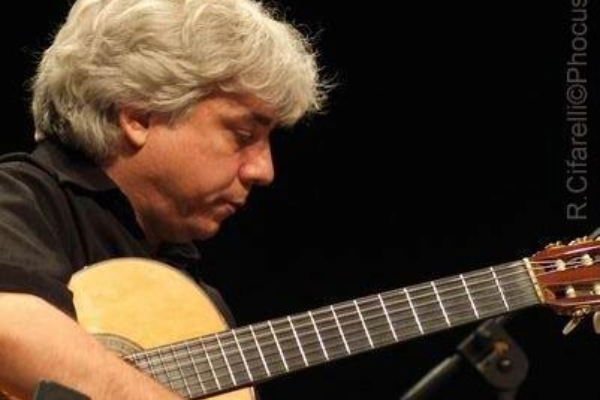 O violão e a guitarra de Lula Galvão, por Victor Polo